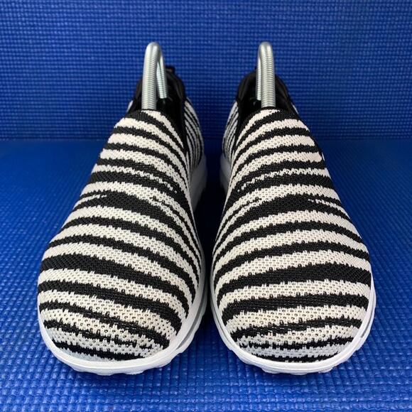 🔴 SKECHERS GOGA MAT STRETCH FIT Women`s Size 9 Black White Comfort Shoes 124176 - Picture 2 of 8